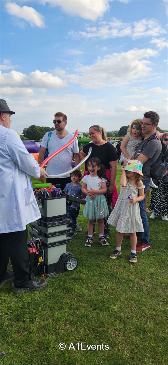 Balloon Artist 2 Hours Event equipment hire in Newcastle, Leeds